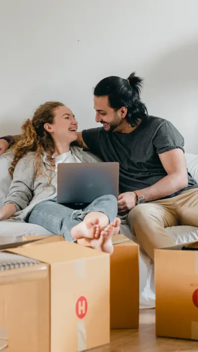 Jong koppel dat net verhuist is