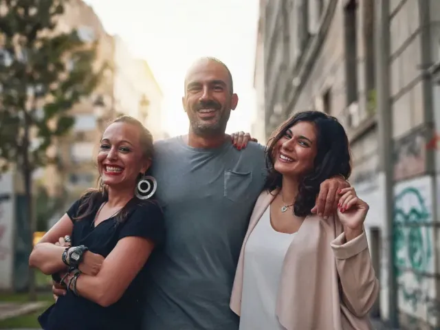 man met twee vrouwen