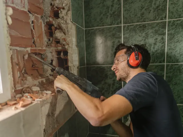 Man die woning renoveert
