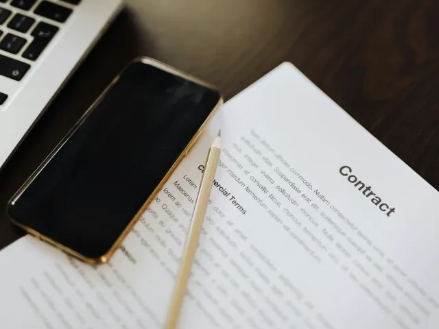 Papierwerk voor het ondertekenen van een contract