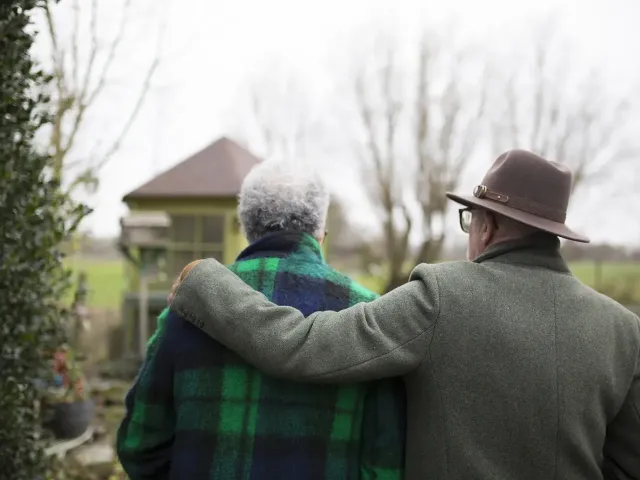 Koppel dat in de tuin staat